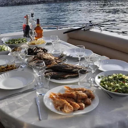 Botel Luxer *